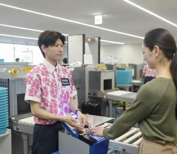 空港保安検査画像